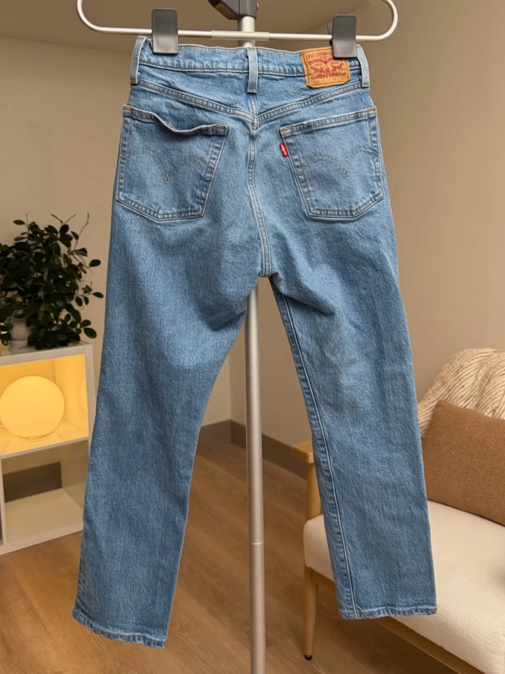Women’s | Levi’s 501 Distressed High Rise Straight Jeans, Medium Wash | W26